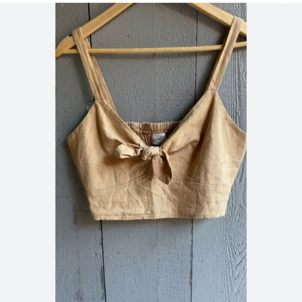 Universal thread NWT TOP